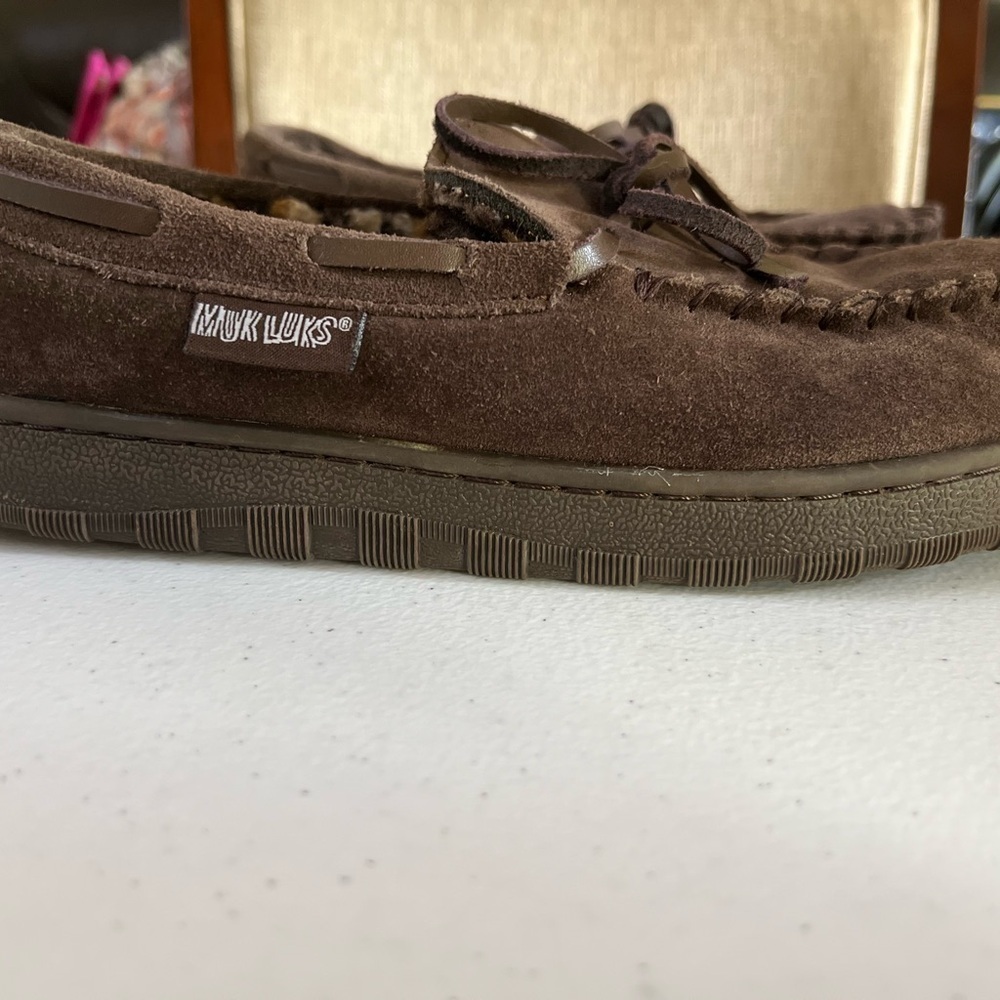 muk luks Loafer Moccasins Shoes Men’s 9 Cow suede Upper Brown Fur Comfy Casual - Picture 2 of 7